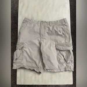 Men’s GAP Loose Fit Cargos Khaki Cargo Shorts Y2K Size 34